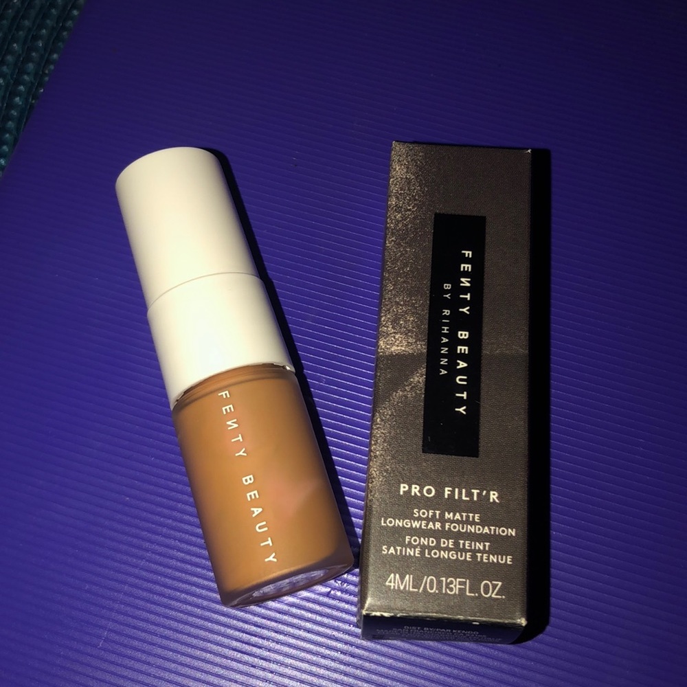 Brand New Never used Fenty Foundation Mini #380